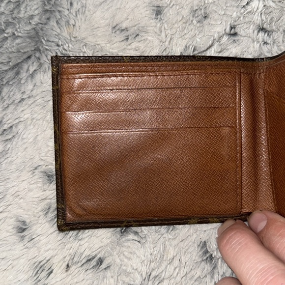 Men’s or Women’s Louis Vuitton Monogram Wallett! Rare and a vintage piece.7.5/10 - Picture 7 of 14